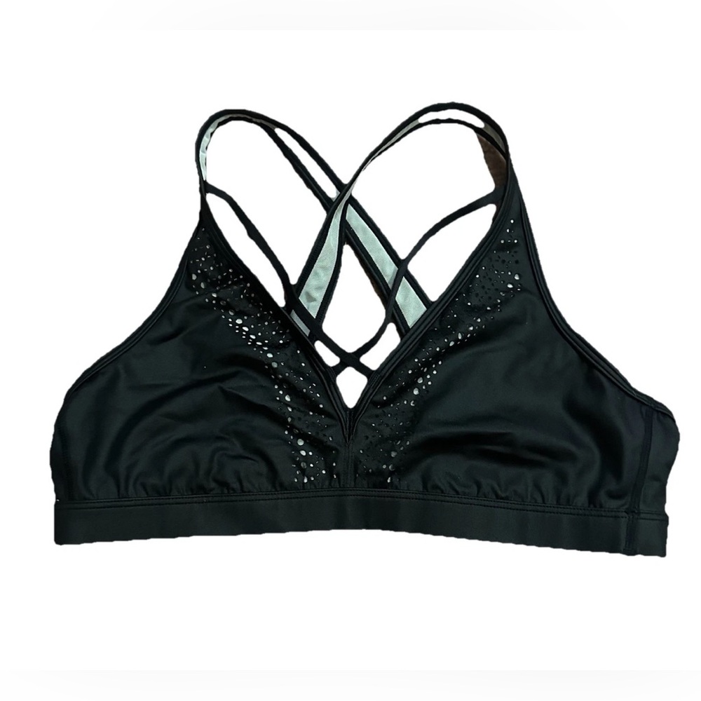 Victoria Sport Large Knockout sports bra with laser-cut perforations Strappy